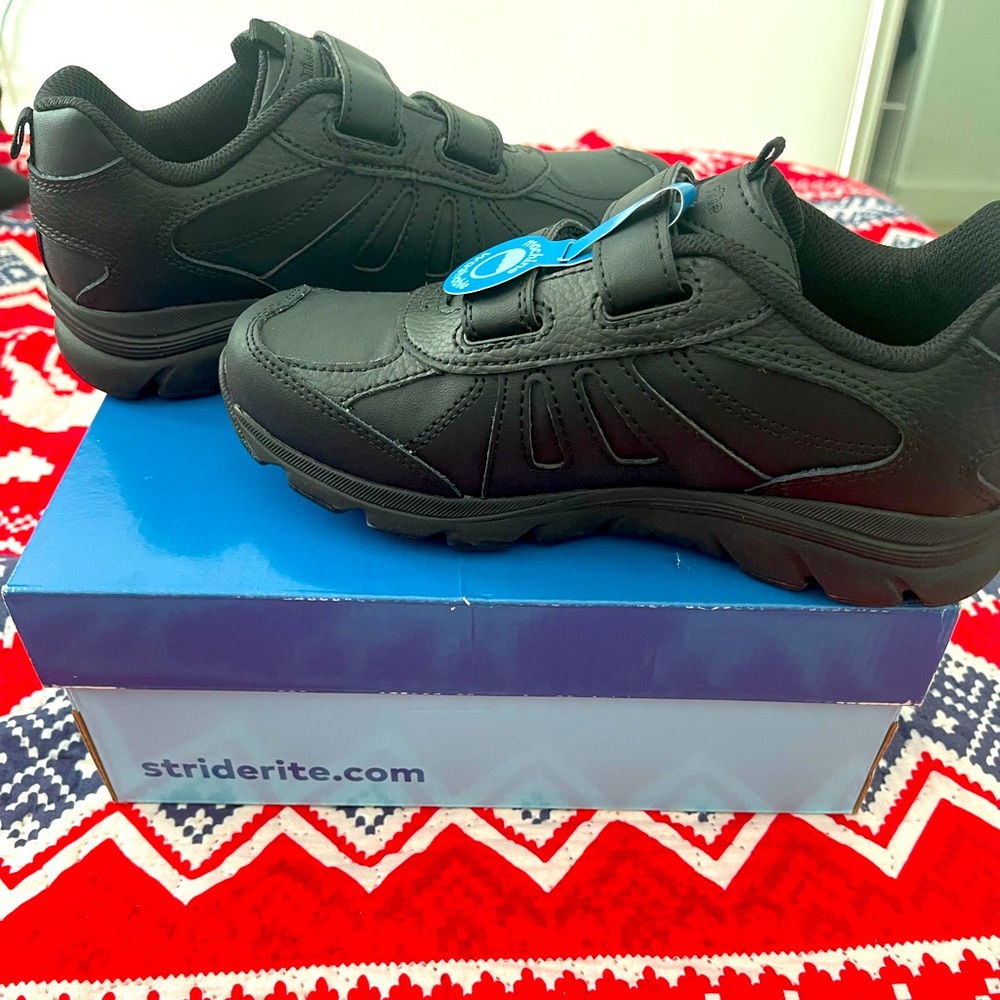 Boys sneakers